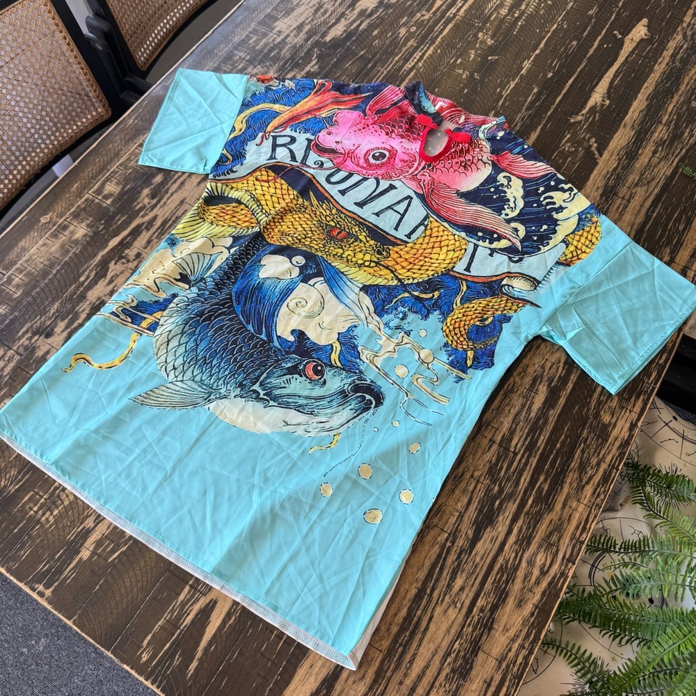 💫 Graphic Aqua Blue Koi Fish Art Tee – Size Large (Tags Removed)